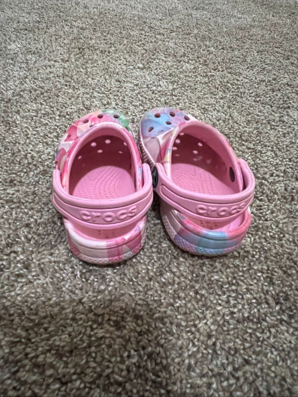Crocs Pink Patterned Toddler Size 6c Girls Shoes Flaws - Picture 9 of 12